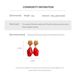 Detailed chart showing earring weight of 11g and dimensions 4.4cm by 1.5cm for alloy beads