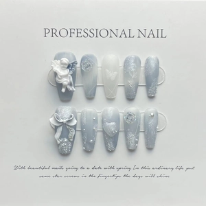 Faux Ongles à Presser Faits à la Main Bleu Brume Dégradé Blanc Relief 3D Ange Nœud Rose Perle Strass Ongles Style Français de Luxe pour Femme Mariée