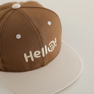 Cappellino da baseball hip-hop bambino con ricamo Hello smile e pannelli bicolore marrone beige
