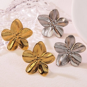 Women's Exaggerated Stainless Steel Flower Stud Earrings Elegant Gold Silver Plated Camellia Shape Floral Fashion Jewelry