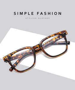 Detail of tortoise shell frame glasses with size 52-12-145 and Simple Fashion text
