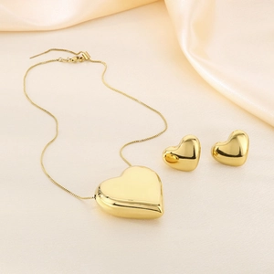 Ensemble collier et boucles d'oreilles cœur 3D plaqué or 18K sur soie
