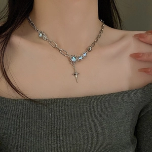 Minimalist cat eye stone necklace with silver star pendant and mixed chain design