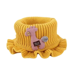 Knitted yellow children neck warmer featuring a cute giraffe label and wavy edge