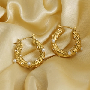 Gold 18k stainless steel hoop earrings with white pearls and textured lava finish