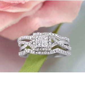 Set di anelli da sposa con taglio quadrato e tripla fascia ondulata brillante