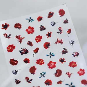 Autocollants 5D pour ongles avec motifs floraux rouges et accents de papillons dorés