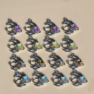 Lot de 16 pendentifs en alliage lune et étoile en violet, jaune, doré et bleu ciel