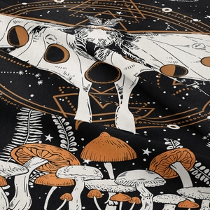Gros plan sur la texture du tissu avec motif vintage de papillon et champignon tarot