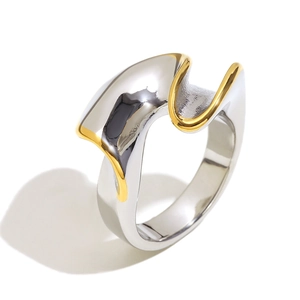 Bague en acier inoxydable argenté et plaqué or 18 carats avec design géométrique torsadé