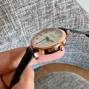 Women's quartz watch with rose gold case, white textured dial and black leather strap