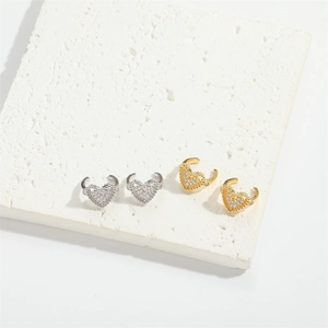 Eleganti clip per orecchie a cuore con zirconi cubici in finitura oro e argento