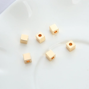 Perles d'espacement cubiques carrées polies en or 14K pour la création de bijoux