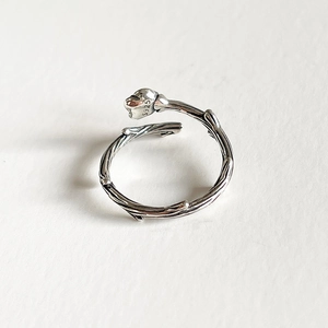 Vintage 925 sterling silver open ring featuring a unique rose vine and thorn design