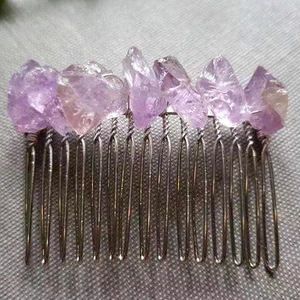 Peigne à cheveux artisanal en métal à 20 dents avec éclats d'améthyste naturelle