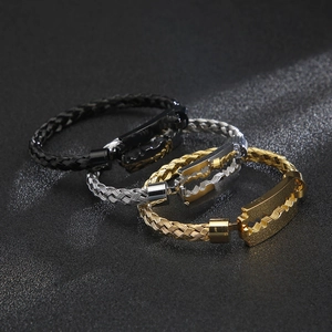 Dreiteiliges 18k geflochtenes Stahldraht-Armbandset mit Klingenakzenten in Schwarz Gold Silber