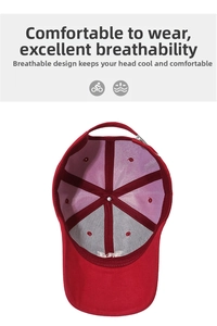 Détail de l'intérieur d'une casquette rouge montrant les coutures et la boucle métallique