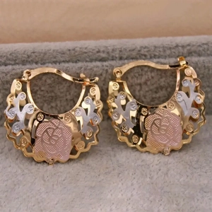 Pendientes de aro tricolores calados con diseño de rosa en oro plata y rosa