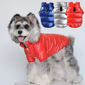 Gilet chaud imperméable pour chiens et chats avec anneau en D en rouge bleu et argent