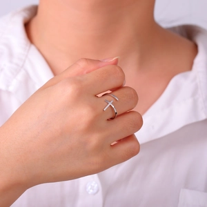 Minimalist silver cross open ring in titanium steel worn on hand for a hip-hop style look
