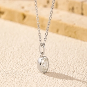 Collier élégant avec pendentif en moissanite 1 carat en argent sterling S925