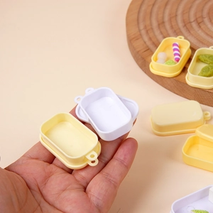 Miniatur-Essenstabletts für Puppenhaus-DIY-Projekte im realistischen kleinen Maßstab