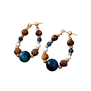 Boucles d'oreilles pendantes en perles et oeil de tigre avec accents dorés vintage