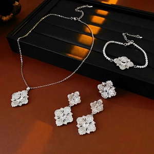 Collection Bijoux Fleur Cuivre Zircon Collier Bracelet Bague Boucles D'oreilles Avec Tige En Argent Élégant Femmes