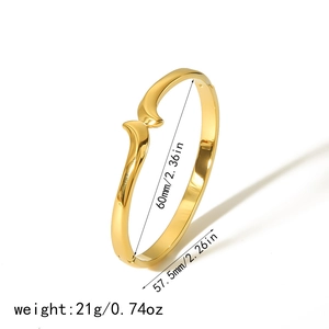 Adjustable 18k gold stainless steel open bangle with 60mm diameter and 21g weight