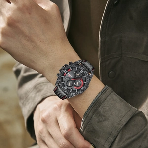 Montre de sport pour homme avec boîtier en fibre de carbone et bracelet en cuir