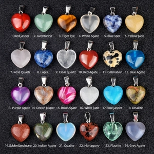 Collection de 24 pendentifs en forme de cœur de 16mm en cristal naturel et agate