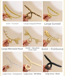 Détails de grandes pinces à cheveux en métal et perles avec motifs dorés mats et léopard