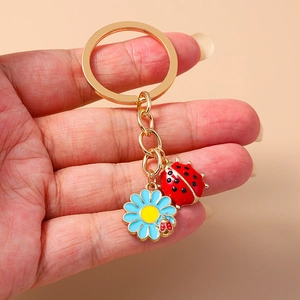 Pastoral metal keychain with red ladybug and blue daisy pendants for bags and keys