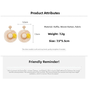 Detailed view of straw hat earrings with measurements and dimensions 7.5cm x 5.5cm