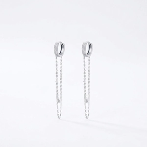 Eleganti orecchini lunghi a nappa in argento s925 con pavé di zirconi cubici scintillanti