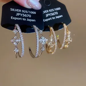 Boucles d'oreilles double C en argent 925 plaqué or 18k avec fleurs en zircon