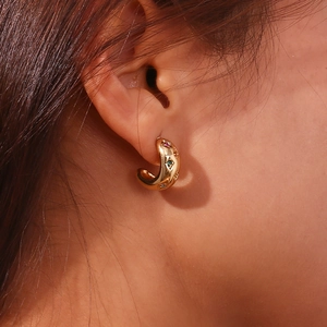 Fashionable 18K gold-plated C-shaped hoop earrings with colorful zircon stars