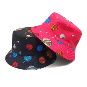 Dual-sided planet print bucket hats in black and pink cotton fabric for sun protection