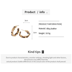 Spécifications de taille et de poids pour les boucles d'oreilles C en cuir léopard