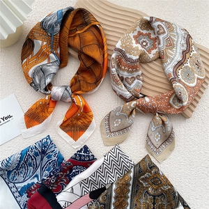 Elegant Women Square Scarf Simulated Satin Satin Paisley Geometric Print Lightweight Neck Wrap Hair Accessory Handbag Decorative