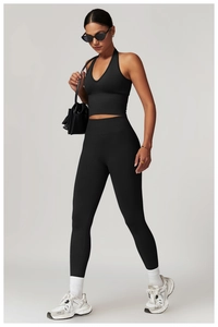 Ensemble de yoga noir sans couture avec legging côtelé taille haute et brassière en V