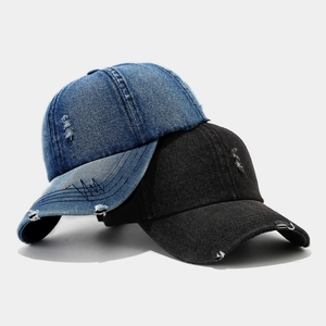 Casquettes de baseball en jean délavé vintage bleu et noir avec détails déchirés