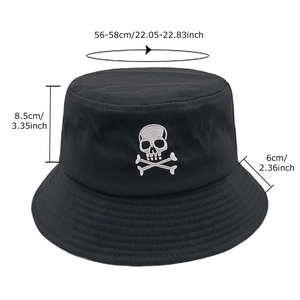 Bob noir en coton avec broderie tête de mort et indications de taille détaillées