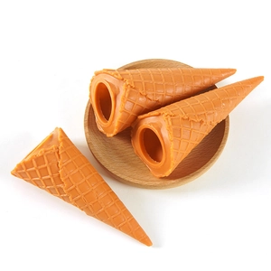 Realistische Waffeltüten-Modelle für Bastelarbeiten und Schaufensterdekoration