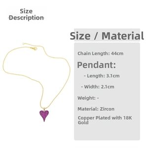 Détail du pendentif cœur en zircon rose, dimensions 3.1x2.1cm et chaîne dorée de 44cm