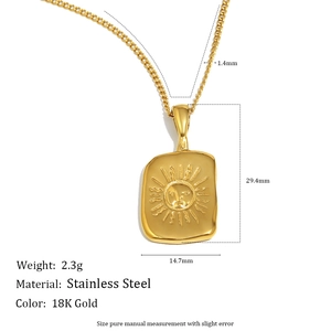 Collier avec pendentif carré soleil en acier inoxydable plaqué or 18 carats pour femme