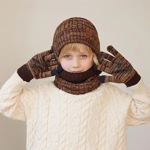 Gebreide winterset voor kinderen met muts, colsjaal en touchscreen handschoenen in bruin