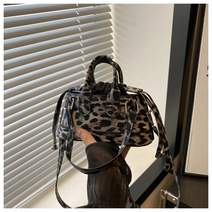 Detail of leopard print handbag with PU leather handle and detachable shoulder strap
