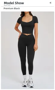 Vorderansicht von schwarzem Yoga-Set mit U-Ausschnitt Top und High-Waist V-Bund Leggings