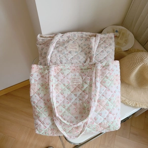 Pink floral quilted cotton tote bag with large capacity and soft minimalist design